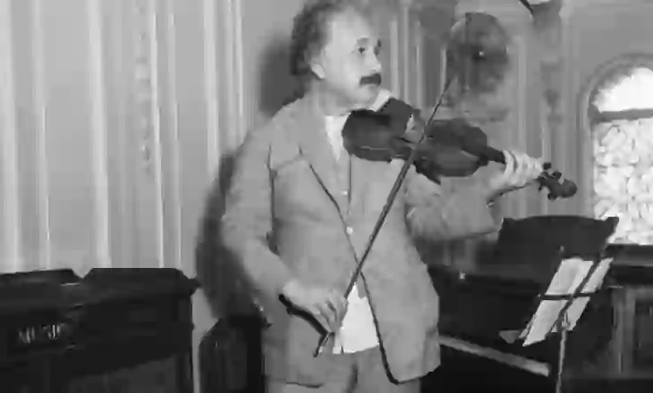 Violina e Ajnshtajnit e vitit 1894, në ankand për sa?