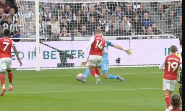“VJEDHJE”! Tek Arsenal nuk iu besojnë dot syve, pretendojnë për penallti të padhënë ndaj Newcastle (video)