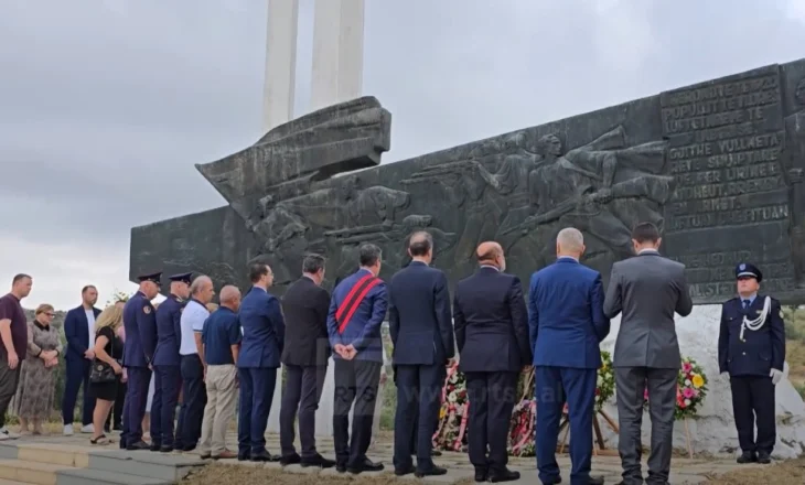 Vlora përkujton 105-vjetorin e luftës, ceremonia bën bashkë palët politike në homazh