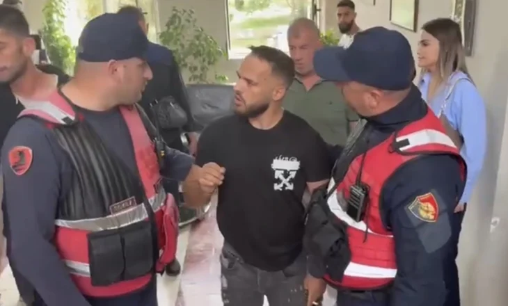 Vlorë – Procedohet penalisht 27-vjeçari që ndërpreu mbledhjen e Këshillit Bashkiak
