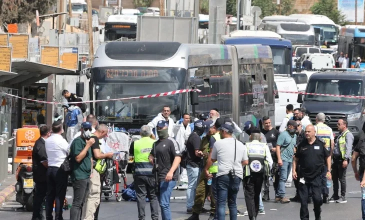 Vranë 6 në një stacion autobusi në Jeruzalem, ushtria izraelite lajmëron se do shkatërrojë shtëpitë e autorëve