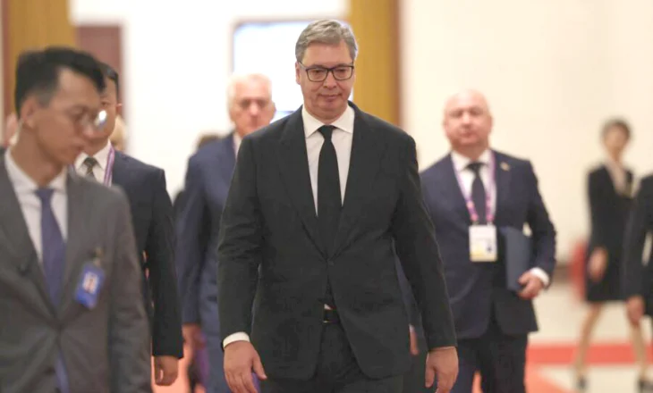 Vuçiç i përjashtuar nga europianët, presidenti nuk mori ftesë për Forumin e Bledit, ja pse u hodh në “krahët” e Kinës