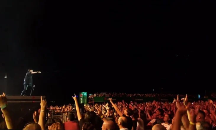 “Wind of Change” pushton Tiranën, Scorpions ‘ndezin’ kryeqytetin me koncertin në sheshin Skënderbej