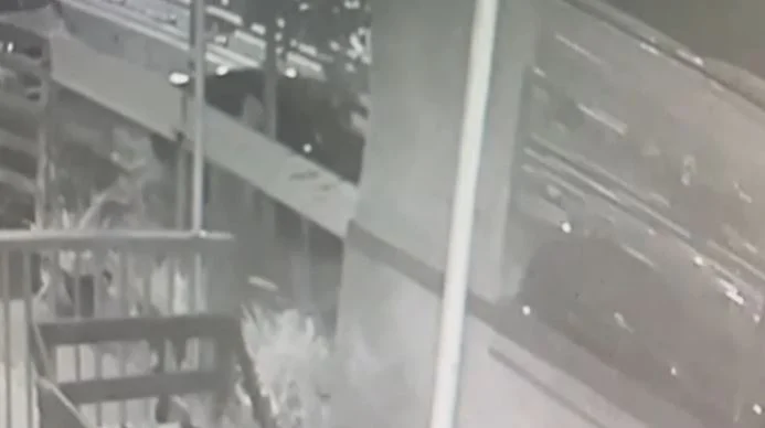 Zbardhet djegia e qëllimshme e një automjeti në Tiranë, arrestohet 34-vjeçari