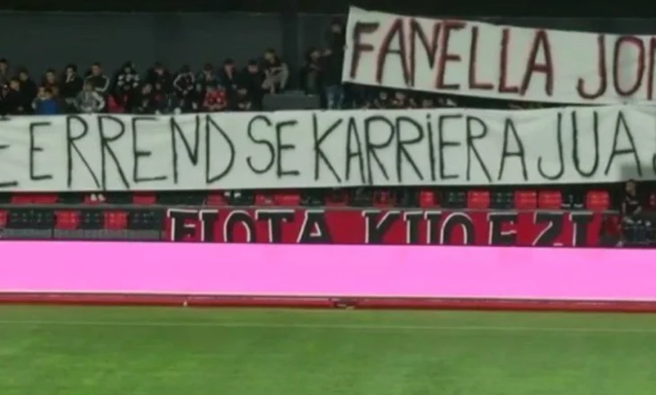 3 pikë në 9 javë me 0 fitore, mesazhi i tifozëve të Flamurtarit në ndeshjen me Vllazninë