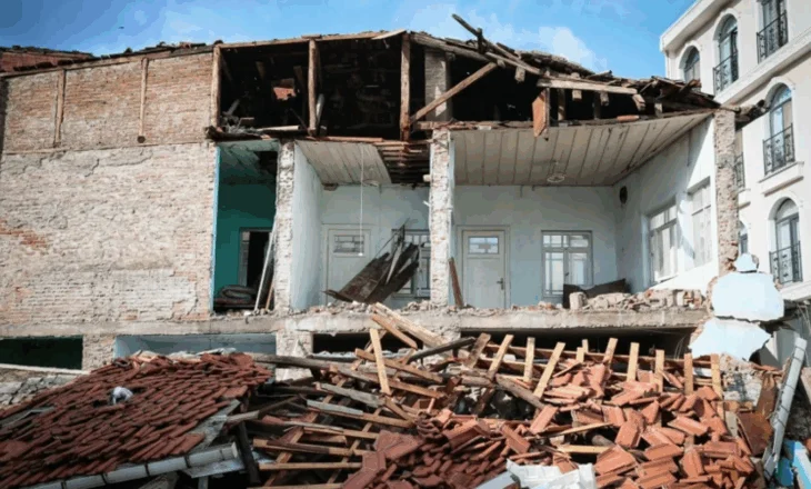 330 lëkundje pasuese dhe 26 të plagosur pas tërmetit me magnitudë 6.1 në Turqi