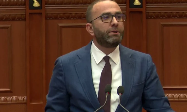 “79 memec-deputetë”/ Kuvendi rrëzon kërkesën e opozitës për shkarkimin e Peleshit, Bardhi: I padenjë për një detyrë