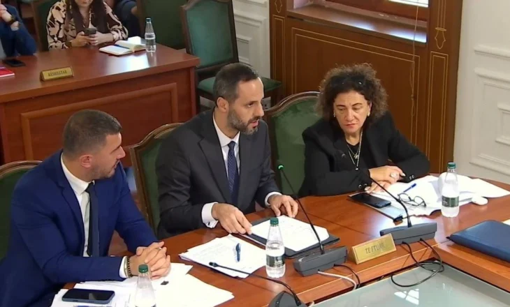 A je produkt i Sorosit? Lamallari përplaset me deputeten e PD-së: Isha student ekselent, por familja nuk kishte mundësi…