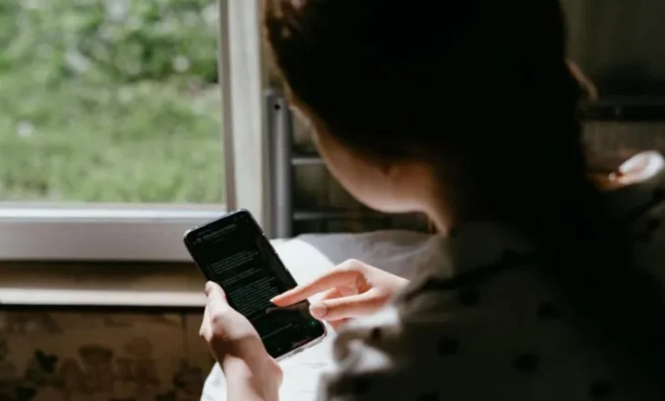 Adoleshentet në Australi bien “pre” e rrjetit kriminal online, detyrohen të kryejnë akte dhune