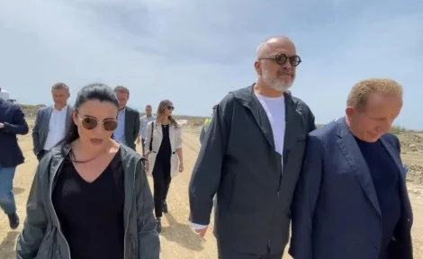 ‘Aeroporti i Vlorës, korrupsion’, Berisha: Valoni e Pacolli ‘presta nome’, pronarë e vërtetë janë Rama dhe Balluku