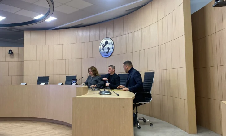 Afatet e zgjedhjeve pezull/ Dështon mbledhja e Komisionit Rregullator, TCH zbulon prapaskenat e bojkotit të dy anëtarëve të opozitës
