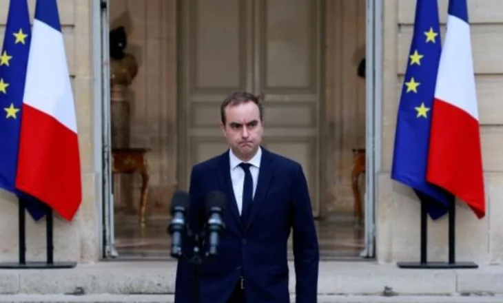Agonia e pritjes në Parisin zyrtar, a do ta shmangë Macron dorëheqjen me një qeveri të re socialiste?
