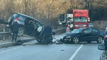Aksident i rëndë në aksin Qukës-Golic/ Drejtuesi braktis mjetin, raportohen 3 të plagosur
