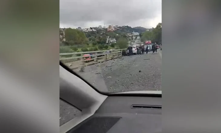 Aksident i rëndë në Durrës, përplasen dy automjete dhe plagosen 5 persona