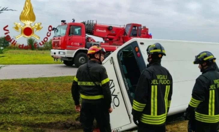 Aksident i rëndë në Itali, makina përplaset “kokë më kokë” me autobusin që transportonte 50 studentë, të lënduarit dërgohen në spital