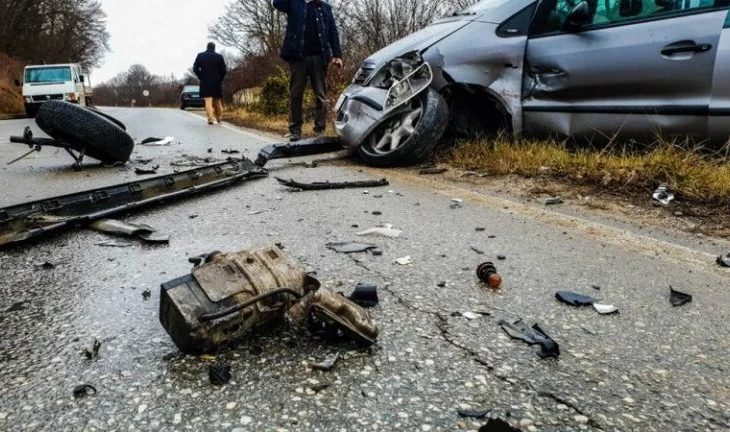 Aksident në aksin “Kukës-Krumë”, përplasen dy automjete, tre persona përfundojnë në spital