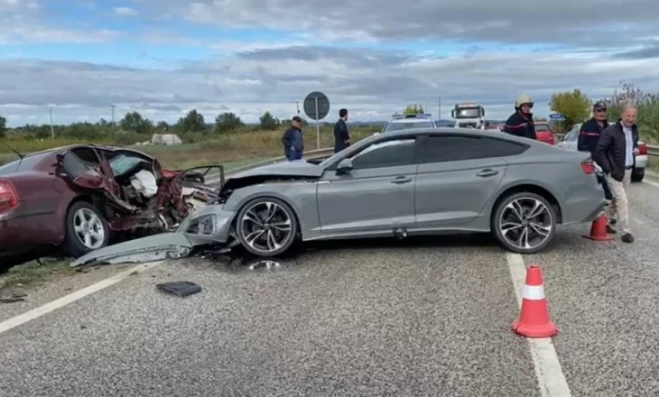 Aksident në aksin Lushnjë-Berat, tre të plagosur rëndë pas përplasjes së dy automjeteve