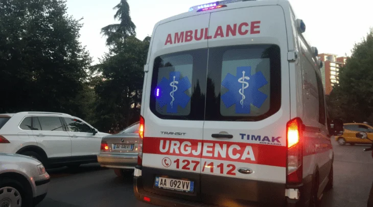 Aksident në hyrje të autostradës Elbasan-Tiranë, dy të plagosur