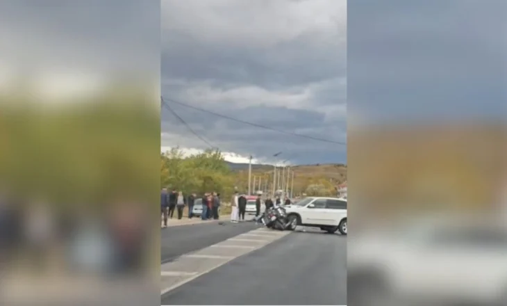 Aksident në Pogradec/ Makina përplas motorin me targa të huaja, plagoset drejtuesi i motomjetit