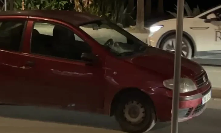 Aksident në Vlorë, makina e 72-vjeçarit del nga rruga dhe përplas në trotuar dy të moshuarat