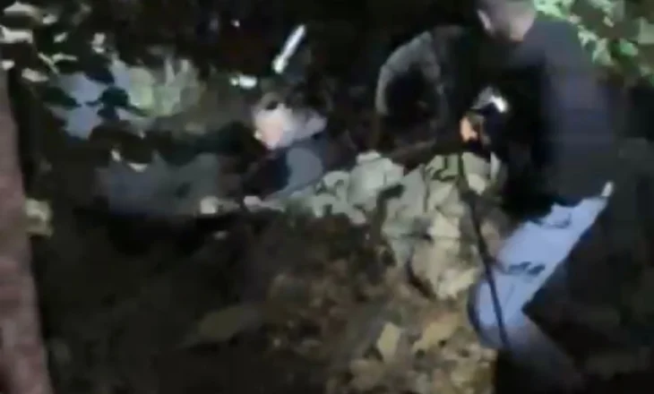 Aksident tragjik në aksin Qafë Mali–Fierzë, makina bie në humnerë, ndërron jetë shoferi