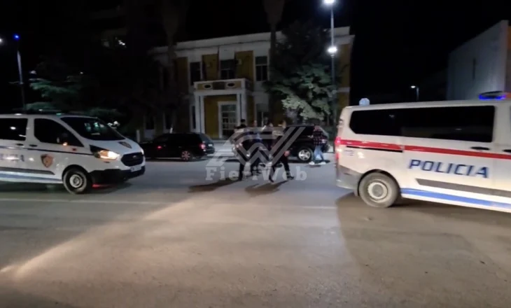 Aksion policor në qendër të Fierit, shoqërohet pronari i picerisë kapet me pistoletë