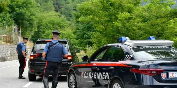 Aksion si në filma! Policia italiane arreston shqiptarin dhe mikun e tij pasi refuzuan të ndalonin makinën, çfarë iu gjet në mjet