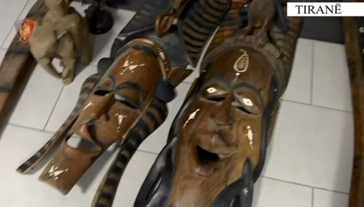 Akuzohen se trafikonin vepra arti të vjedhura në Europë, arrestohen babë e bir në Kamëz (EMRAT)