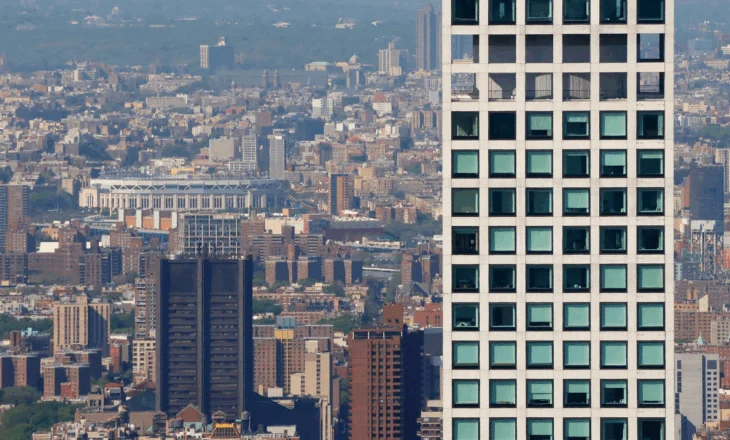 Alarm në New York, rrokaqielli 432 Park po rrezikon të shembet?