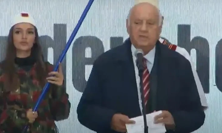 Alfred Moisiu në protestën për UÇK-në në Tiranë: “Thaçi, Veseli, Krasniqi e Selimi kanë kryer detyrën më të lartë – çlirimin e Kosovës”