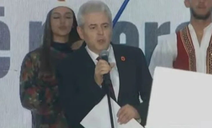 Ali Ahmeti në protestën në Tiranë: Sot jemi të gjithë UÇK, drejtësia nuk mund të ndëshkojë çlirimtarët