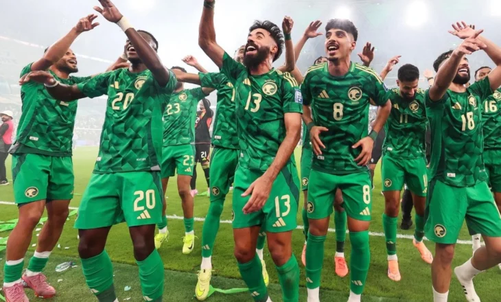 Arabia Saudite siguroi biletën për Botëror, futbollistët dhe stafi “vishen me ar”