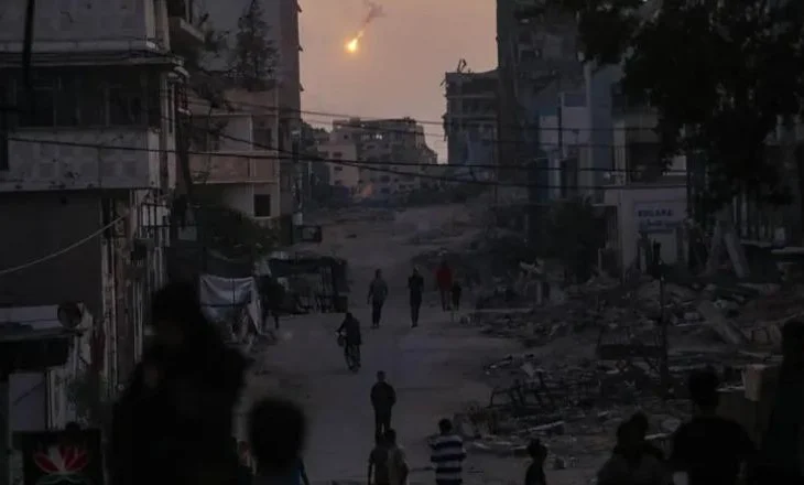 Armëpushimi hyn në fuqi/ Izraeli miraton fazën e parë të planit të paqes në Gaza, Trump: Pengjet do të dorëzohen deri të martën