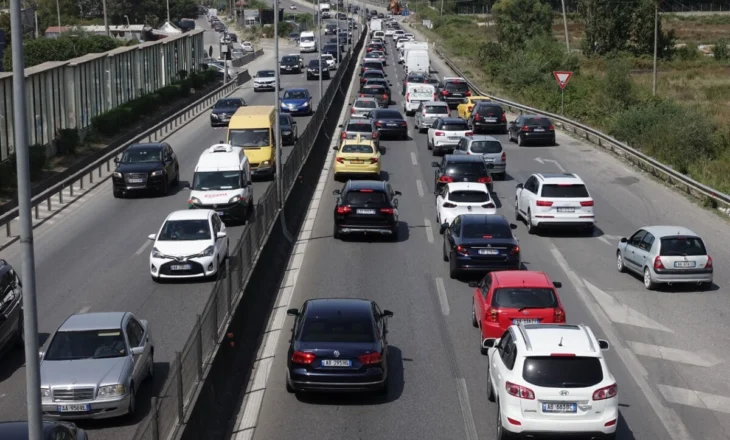 ARRSH ndryshon planin e trafikut për autostradën Tiranë–Durrës, ja segmentet e lëvizjes dhe oraret e bllokimit