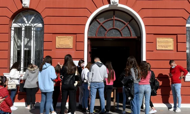 Arsimi në alarm/ Universitetet boshatisen, mbyllet raundi i dytë i regjistrimeve