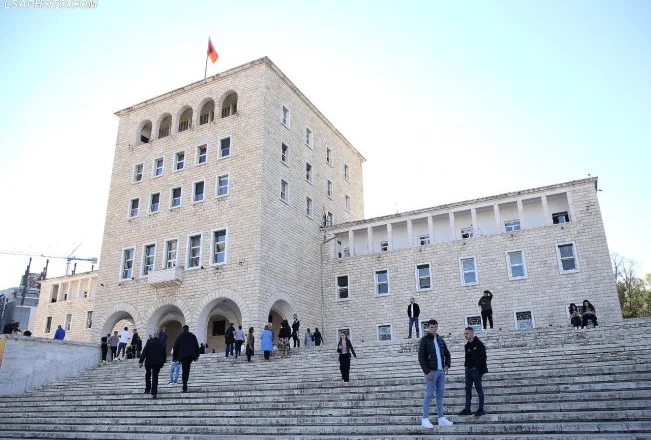 Auditorët boshatisen, këtë vit u regjistruan  në arsimin e lartë 15% më pak studentë
