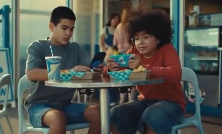 Australia nis fushatën reklamuese për të ndaluar mediat sociale për adoleshentët