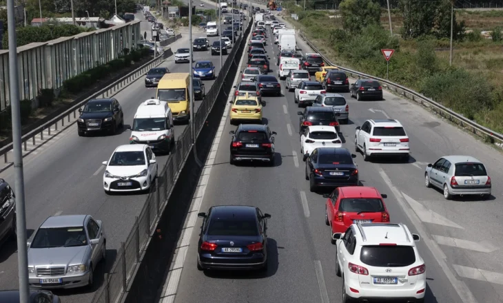 Autostrada Tiranë-Durrës shkakton trafik të rënduar në kryeqytet, Policia sugjeron rrugët alternative