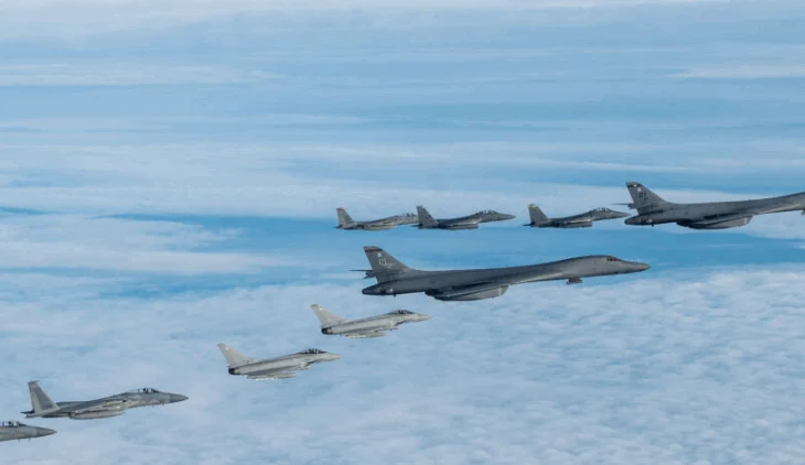 Avionët britanikë dhe amerikanë kryejnë mision 12-orësh pranë kufirit rus