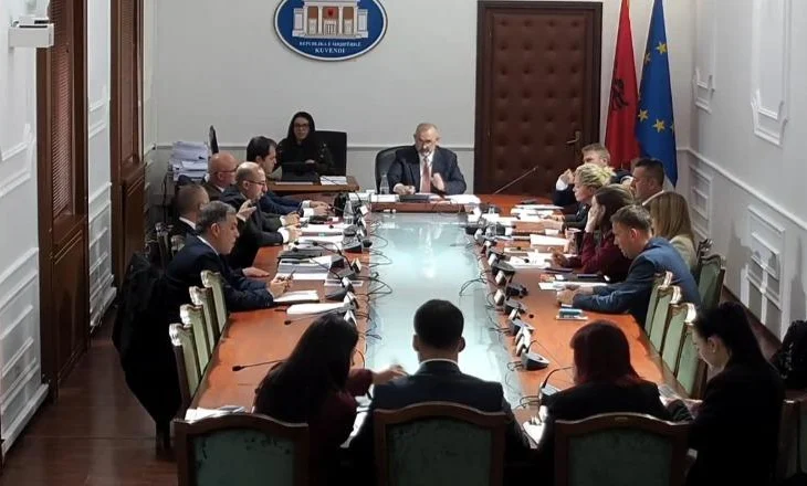Avokati i Popullit, nis nga e para: Mazhoranca shpall vakancën pa opozitën
