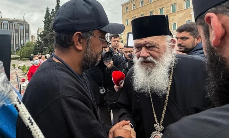 Babai në grevë urie prej 22 ditësh, prokuroria greke pritet të miratojë sot kërkesën për zhvarrosjen e trupit të Denis Rucit