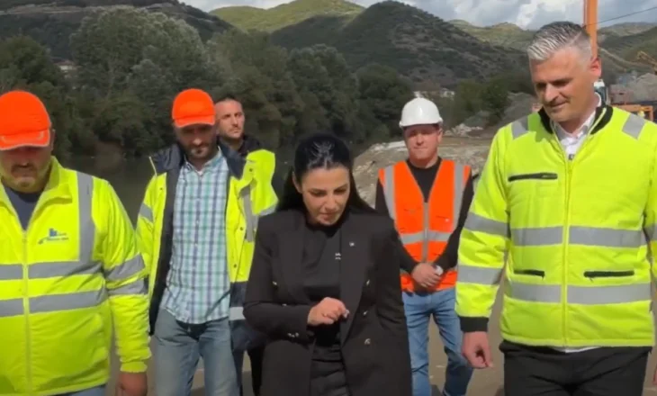 Balluku inspekton Elbasan-Rrogozhinë, rruga do të jetë gati brenda verës së vitit të ardhshëm