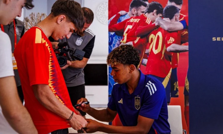Barcelona e kthen Yamalin në “markë tregtare”, nuk i lejohen më autografet falas