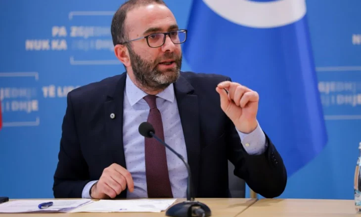 Bardhi: Edi Rama i kapur në shkelje ligji, vendosi të vijojë traditën për t’ju fshehur Kuvendit