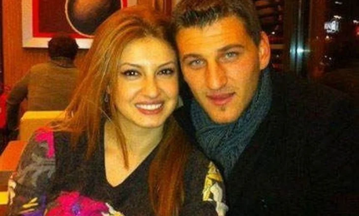 Bashkëshortja e Alban Hoxhës humbi jetën pas lindjes, prokuroria jep pretencën për mjekët