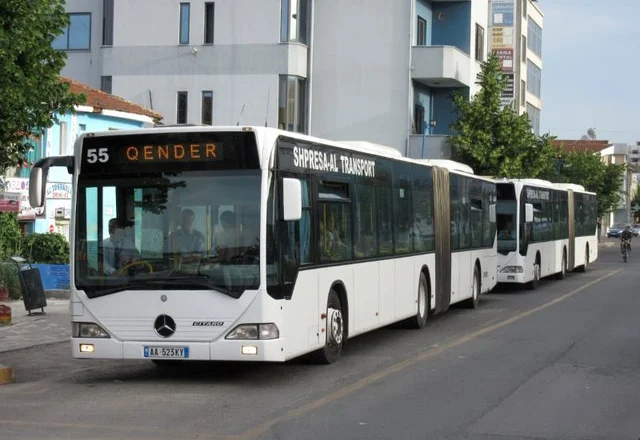 Bashkia Kamëz merr vendimin/ Rritet çmimi i transportit publik për linjën Kamëz–Tiranë, ja sa shkon bileta dhe aboneja