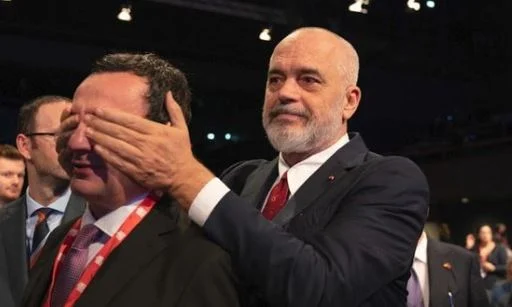 “Bashkim kombëtar për vota”/ Protesta pro UÇK-së, reagon gazetari: Albin Kurti populist, s’ia hap rrugën Ramës