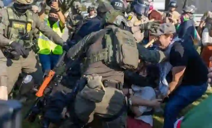 Bastisjet e policisë, reagon guvernatori i Illinois: Taktika çnjerëzore ndaj emigrantëve