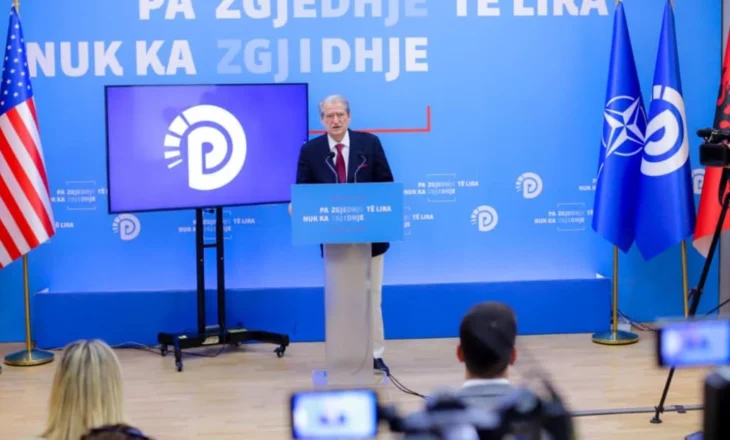 Batutat me Macron për Trumpin, Berisha: Tallje me Presidentin e SHBA, shërbimi më i keq që i bëhet Shqipërisë