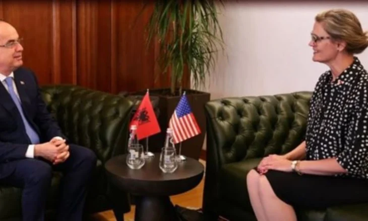 Begaj pret në Presidencë të Ngarkuarën me Punë të SHBA, Nancy VanHorn